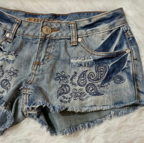 🔴 Free Culture Embroidered Cut Off Denim Shorts - Picture 2 of 8
